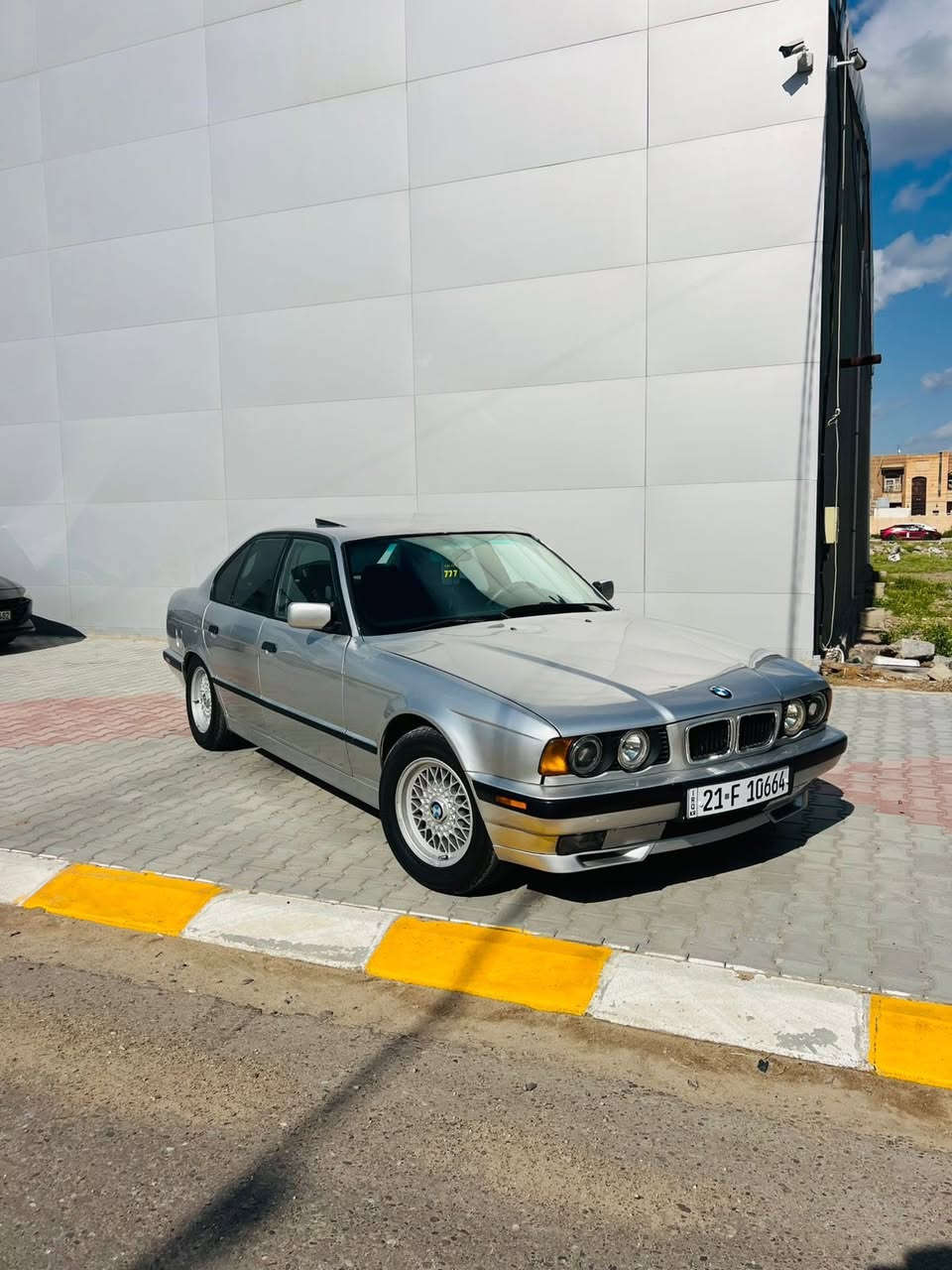 السلام عليكم 
للبيع بي ام 525موديل 1991 محرك مسكر شرط كير وتماتيك شرط صدر امامي خلفي جديد تخم تاير جديد  بجم عريض سلايت طكتين رقم سليمانيه بسمي شرط التحويل
ثاني يوم سنويه 2031 تبريد جام كهرباء غرفه جديده 
السياره جاهزه كهربائية ومكانيك كل شي تمام 
السعر 68 وبيه مجال مكاني تكريت 

‭0774 353 6343‬

‭0783 866 3937‬
