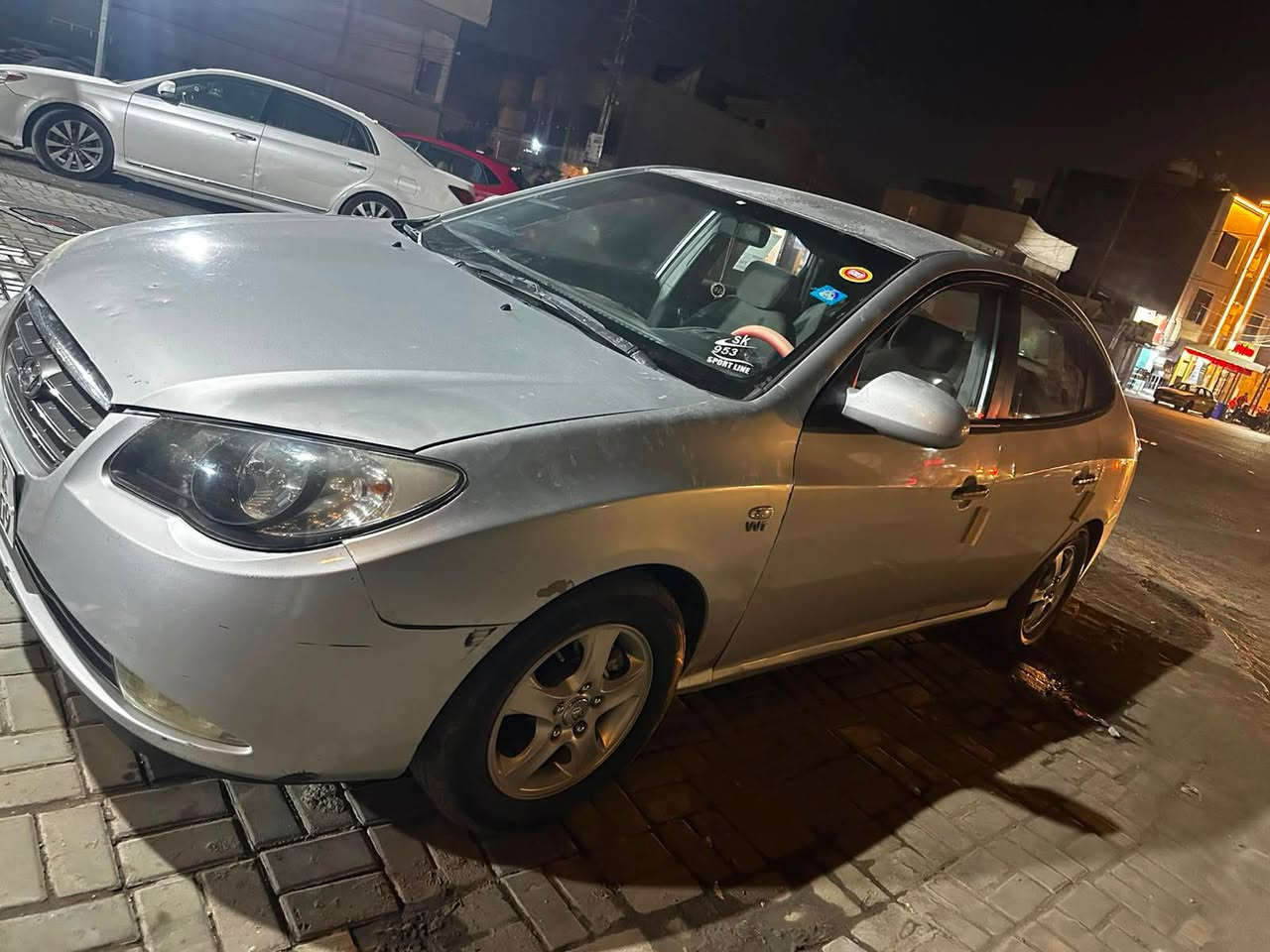 السلام عليكم 
افانتي موديل 2007
لون رصاصي 
محرك 1600 
جاهزه السياره بيه ثلاث قطع صبغ 
السعر 85 ورقه
‏*********** بغداد, العراق
