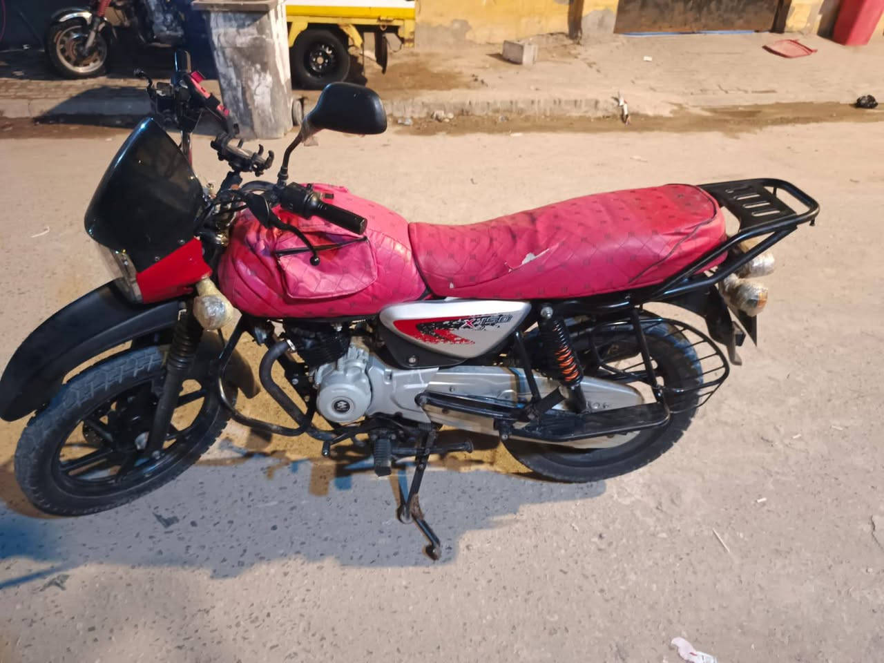 السلام عليكم شباب دراجه بوكسر لبيع رقم وسنويه لوحات نكليزي مديل 23 دراجه مكفوله كفاله
عامه من كلشي  مستعجل عله بيعته كلش مكاني بصره نتصل وتدلل ***********
