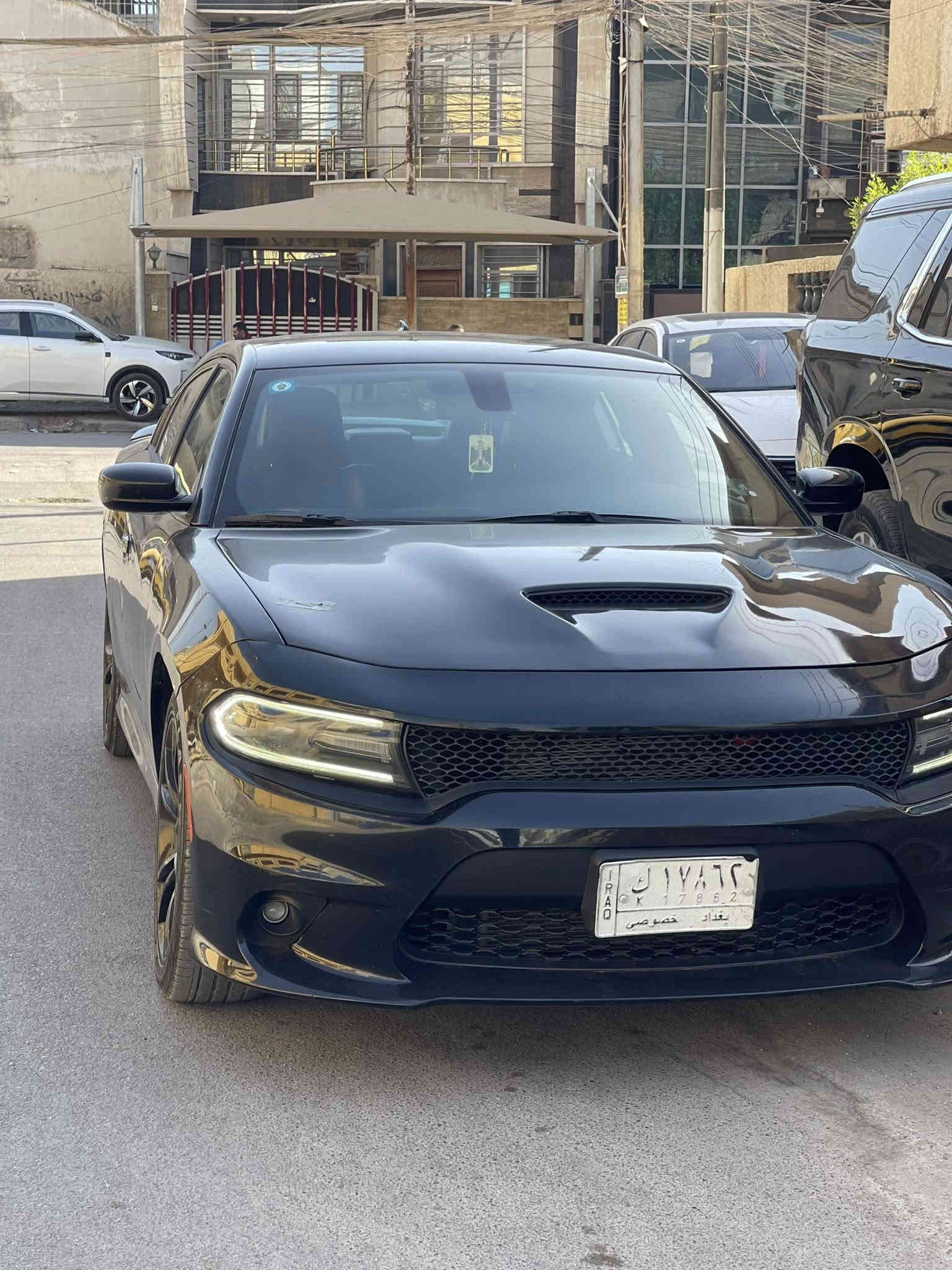 السلام عليكم 
دوج تشارجر 2017 امريكي بلاك توب 
السيارة فئة بلاك توب 
مواصفاتة 
كشنات جلد تدفئة تبريد 
ستيرن تدفئة 
كشنات خلفية تدفئة 
كشنات ثنين كهرباء 
خزن كشن ميموري 
حساسات خلفية 
لايتات زراعة جديدة 
سماعات بيتس 
السيارة بيها جاملغ مبدل نفس اللون وبنيد مبدل ومصبوغ 
سيارة جاهزة من كلشي 
بيها طخة بلباب العس السايق ترجع بارد ممبينة قليل كلش 
ماشية 95 الف مايل 
بغداد مشروع وطني باسمي 
السعر 188   وبيها مجال بسيط 
مكان السيارة المنصور 
***********
