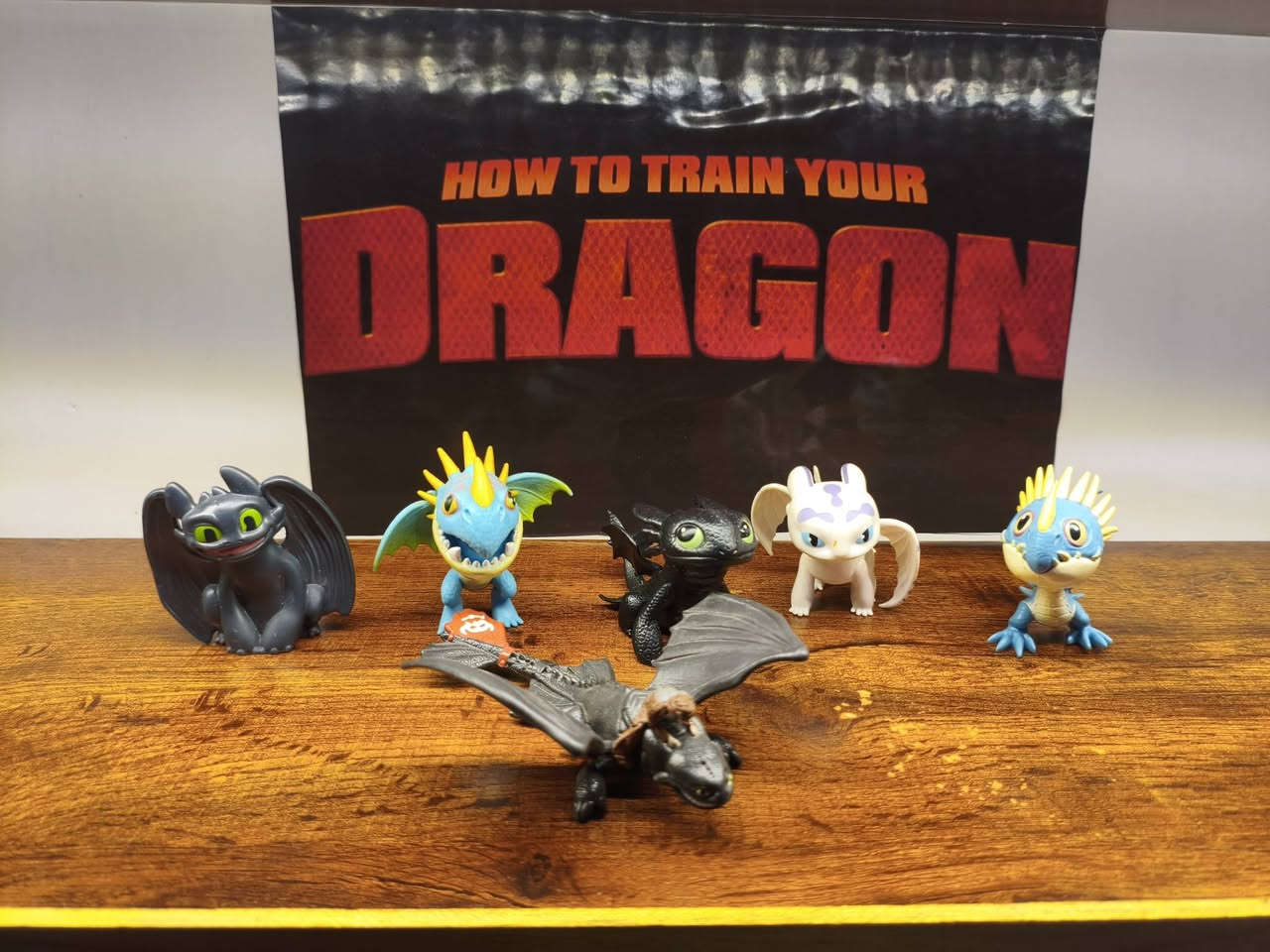 متوفر مجموعة تنانين فرسان قرية بيرك 
عدد 20 قطعة كلها اصلية ومختمة 
وقطعة تفاعلية 
***********
