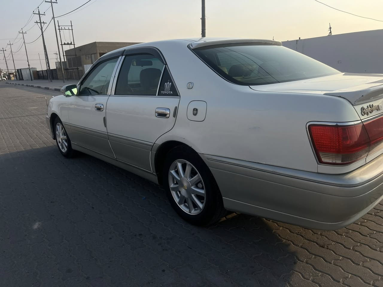 السلام عليكم ملكه مديل 2003 كفاله من كص ونقل وضربه رقم بصره دولي بسمنه أربع دكم كشنات جلد  حكرك ديفور جبير مكاني بصره ابصخير  سعرها135 شراي يتصل ***********
