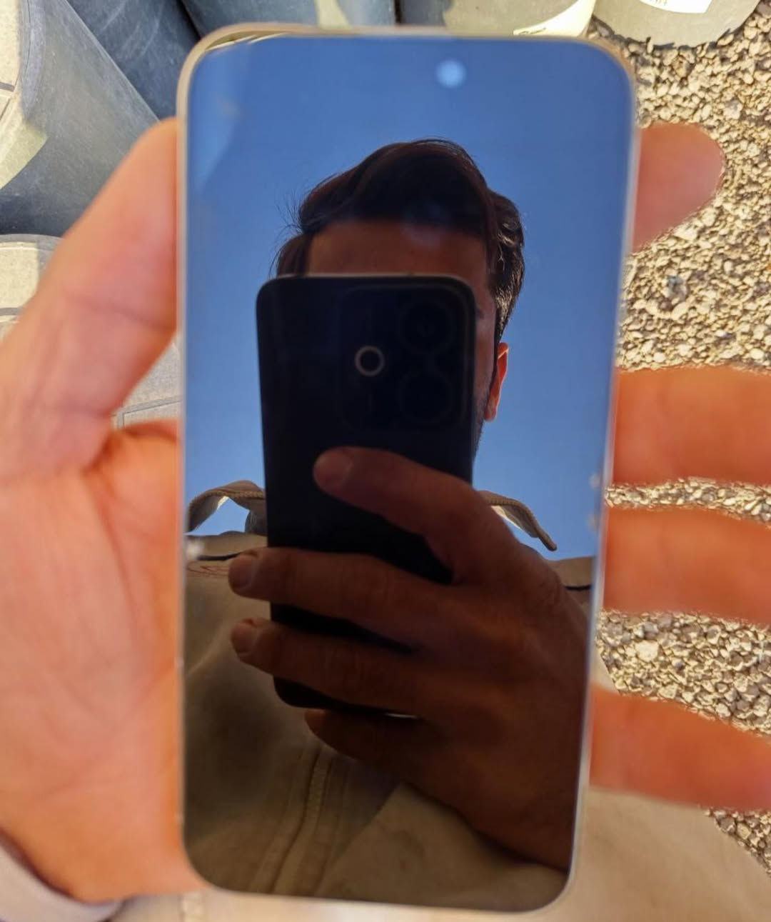 السلام عليكم ايفون 15 برو ماكس 
اللون تيتانيوم 
بطاريه 90 
الذاكره 256
شريحه وحده
كيبل بلادي الأصلي وياه + باكيته الأصلي
جهاز اخو الجديد نضيف جداً 
السعر مليون و 100 بي مجال بسيط 
عنواني البصرة الحيانية رقمي (***********)
