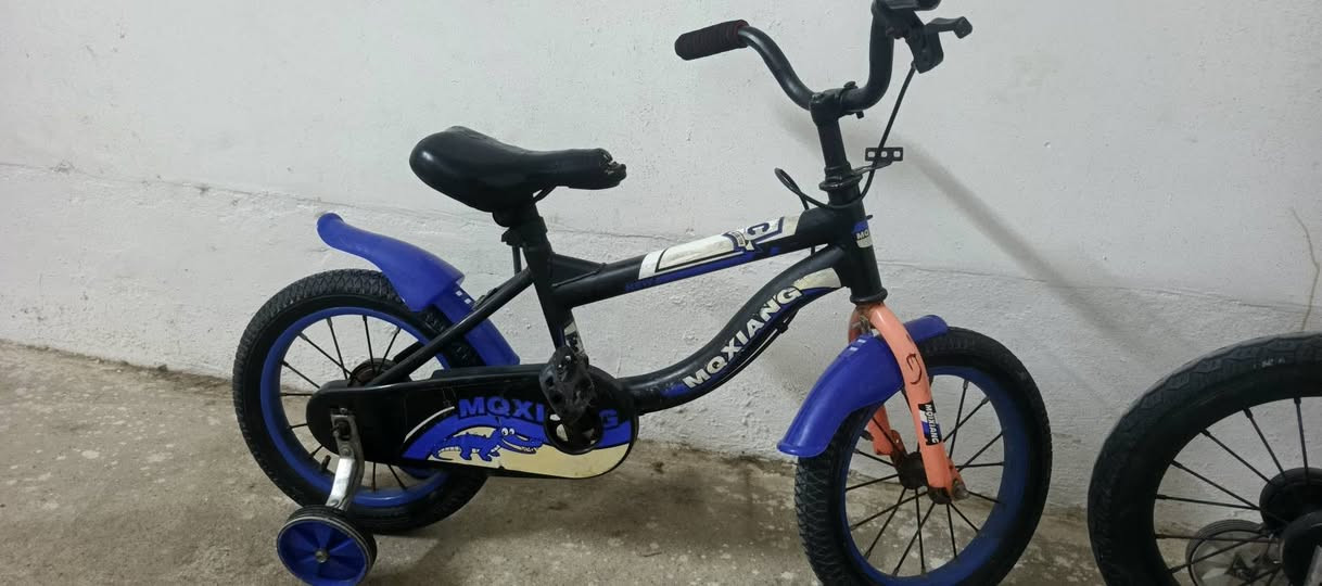 للبيع بيسكلات 2 نضافه فول 
سعر الواحد 30 وبي مجال 
مكاني حي الانتصار  ***********
