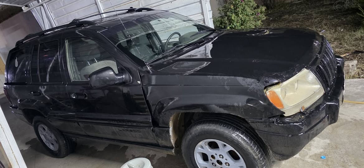 السلام عليكم سياره مال ساحات بدون ارقام
جب شيروكي كير ومحرك شرط 
محرك بطه ثنين ونص
والباقي شوف العين 
السعر 16 وبيهة مجال 
بيع مستعجل 
الاتصال ***********
