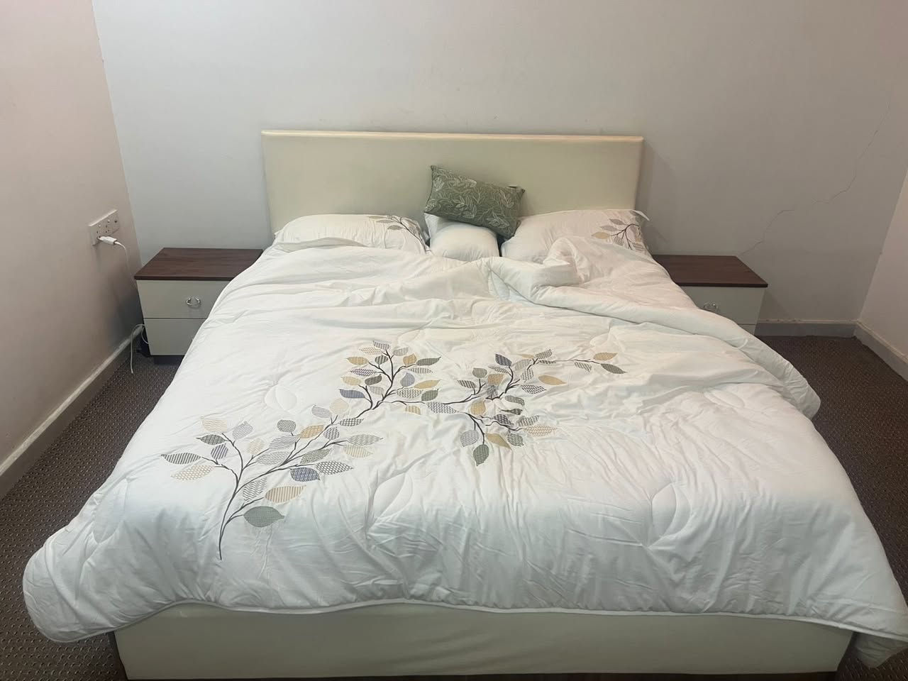 سلام عليكم
‎اثاث مكتبي نضيف للبيع شقه كامله
سرير نفر
سرير نفرين
غرفه كامله 
تخم جلد
كنتور بابين
ميز بلازمه
بلازمه
طبلات
ميز تركي 
مع المنادر 
كلش نضيفات ستخدام الشقه للاستراحه وليسه للمبيت 
تواصل واتساب
***********
