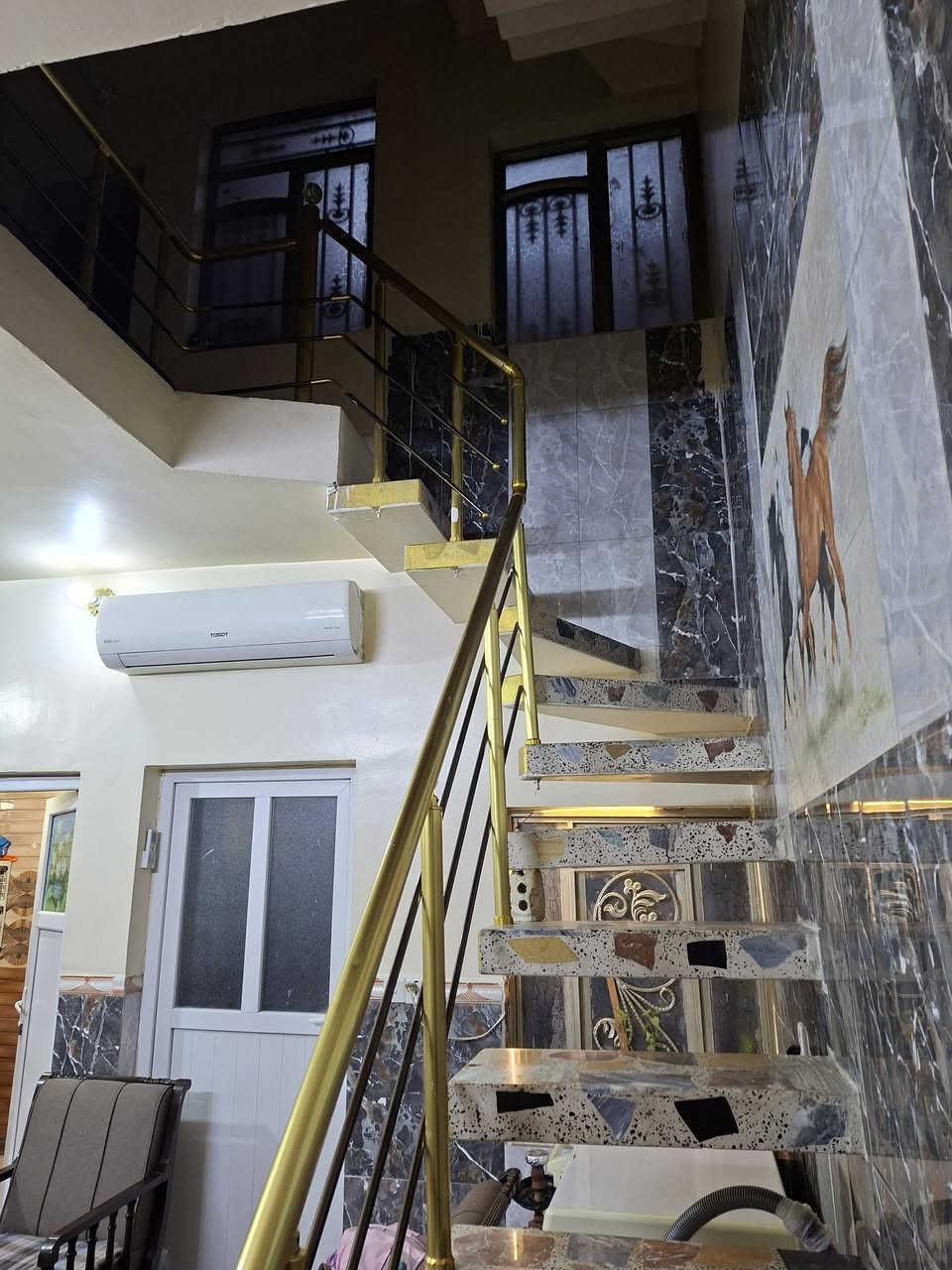 للبيع بيت 🏡 طابو صرف مساحته #١٥٠م واجهه ٦ في ٢٥ #الشرطه_الخامسه شارع المدارس شارع رئيسي  عرض الشارع ١٥ #٤_غرف_نوم وصاله ومطبخ وخدمات طرمه جبيره بيت كامل من كلشي  البيت #نظيف_جدا السعر٢٨٠مليون وبي مجال  #***********ابوصكرمكتب الغدير
