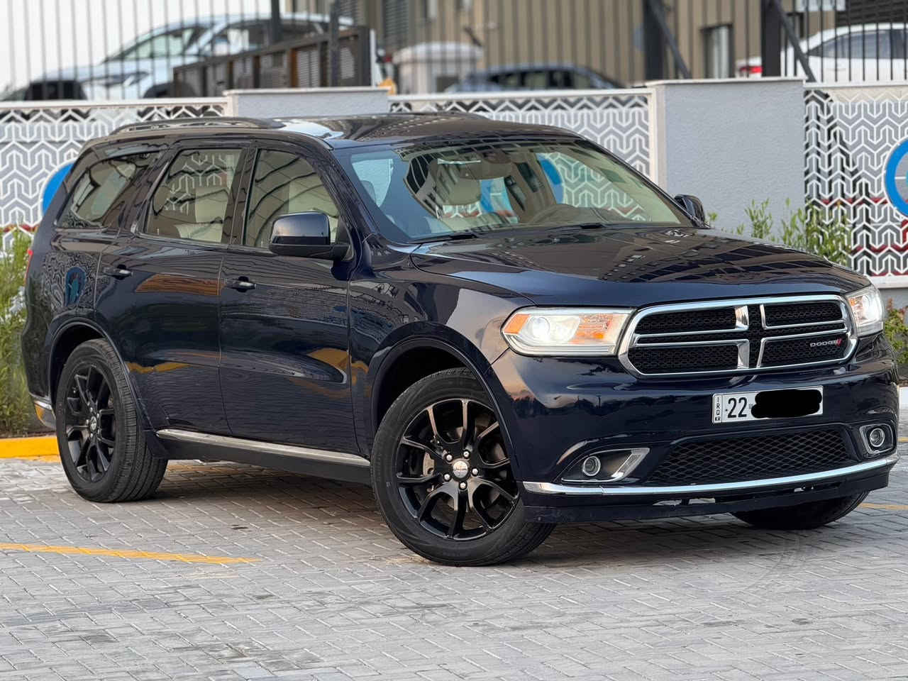 يا الله 
سيارة كلش نظيفة وجاهزة من كلشي
***********
دورنكو 2017 SXT 
محرك 3600 V6 
ماشية 70 الف رقم اربيل جديد
3 قطع تبريد 7 راكب 
شاشة كامرا حساس
تشغيل عن بعد 
شفتات ستيرن 
ويل 20 اصلي وتخم تاير جديد
كشنات جلد ابيض وكهرباء 
ادامه كامله مسويلها 
بجم كبس شركة
صور الحادث وسونار وكل تفاصيل بالمنشور 👇🏼👇🏼
سعر 188$ بيها مجال قليل 
مكان سيارة بغداد السيدية
