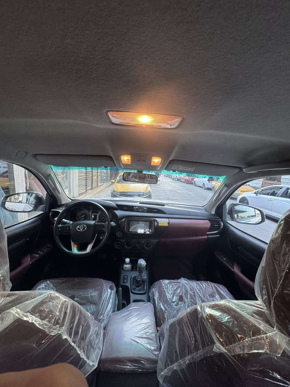 بك اب هايلوكس2022 اتواماتيك
❗️ #تويوتا_هايلوكس_2022__عداد_35 الف _كفاله_الشركة SaS

❗️المواصفات:

✅كاميرا خلفية
✅حساسات خلفية
✅مكيف الهواء 
✅كراسي قماش 3وسائد هوائية للسائق والراكب األمامي ولركبة السائق
✅عمود عجلة القيادة قابل للميالن نظام مانع للسرقه
✅نظام توازن السيارة
✅التحكم بالنظام السمعي و الهاتف من عجلة القيادة
✅زجاج كهربائي
✅قفل مركزي كهربائي

✅كراسي أمامية مفصولة
✅حساس اطارات
✅اطارات المنيوم 17 آنش

✅كشافات أمامية للضباب LED
✅ناقل الحركة : 6 سرعات أوتوماتيك مصدات للطين أمامية وخلفية
✅ايدي االبواب الخارجية كروم
✅تحكم كهربائي بالمرايا جانبية )
✅كروم

✅والعديد من الاضافات الاخرى
  للاستفسار 
***********
