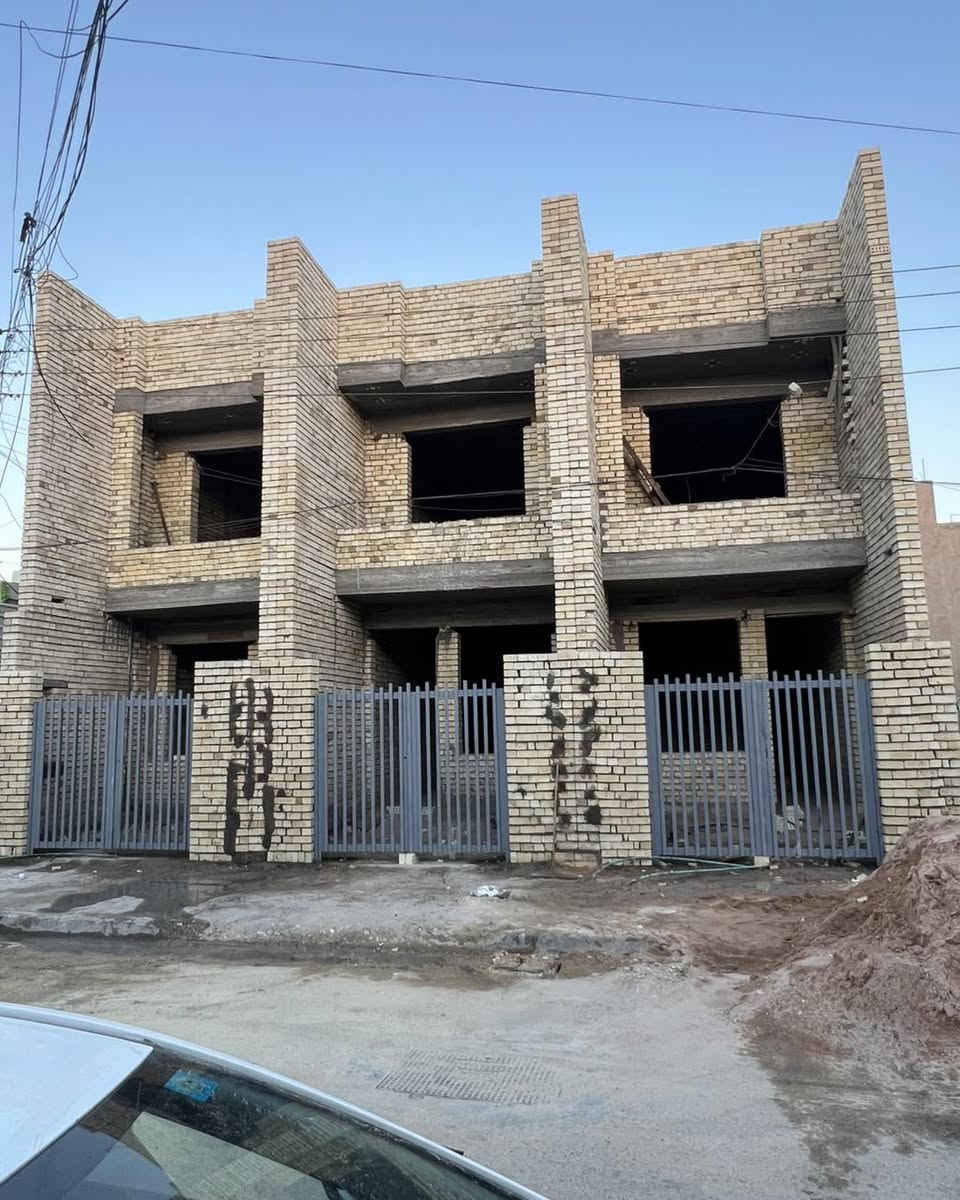 بيوت 100 متر توون للبيع 🏠🔥بموقع مميز قرب الشارع العام 

العدد 2 فقط 

ملك طابو صرف👍🏼

الواجهه 4 متر 
النزال 25 متر 

يحتوي  الطابق الارضي:: على استقبال كبير ومطبخ وصحيات وغرفه نوم ومناور عدد 2 وكراج سياره 🌿💥

الطابق  الثاني :: غرفتين نوم وصحيات 
الطابق الثالث :: بيتونه كبيره وسطحين 

بناء حديث تسليم مفتاح كاامل 🏠😍

العنوان :: حي الجهاد :: ديوان المخابرات :: قرب الشارع العام 

ملاحضه البيوت تقع على شارع عريض 15 متر ورصيف 3 امتار 👌🏼🔥

السعر والاستفسار الاتصال *********** مكتب الشهم للعقار📞🏠
