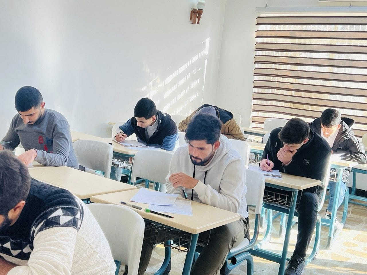 🔴جانب من امتحان  نصف السنة لمادة الاحياء 

📍 الموقع:
الموصل – الجانب الأيمن – حي 17 تموز – سايدين الاقتصاديين 

📞 للاستفسار والتسجيل:
***********
#معهد_الملتقى_الثقافي
 #لايك
