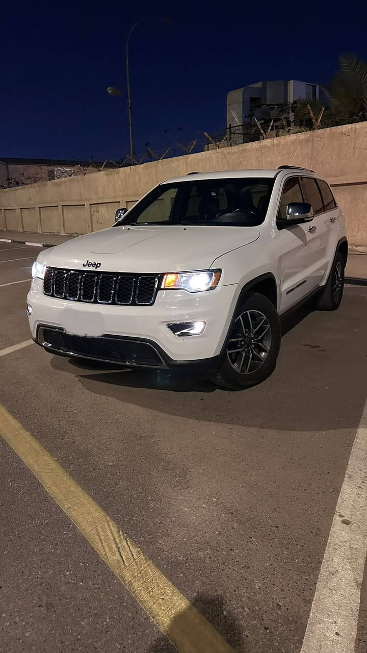 جيب جراند شيروكي ليمتد
مـديل 2017 كصه جنطه

￼#ادوات_ادوات_دخول_جديد #متؤمة_انگليزي_شغل_اصلي

محرك  3600/V6 ✈️
كير كوبره 

كشنات كهرباء  
تبريد ثلج 

حداديه جديده 
تخم تاير جديد

بصمة تشغيل 
فول تحكم ستيرن 
جنطه كهرباء 

#الـمكان_البصرة🇮🇶
#السعر_اتصل_وتدلل 
 *********** 📞
