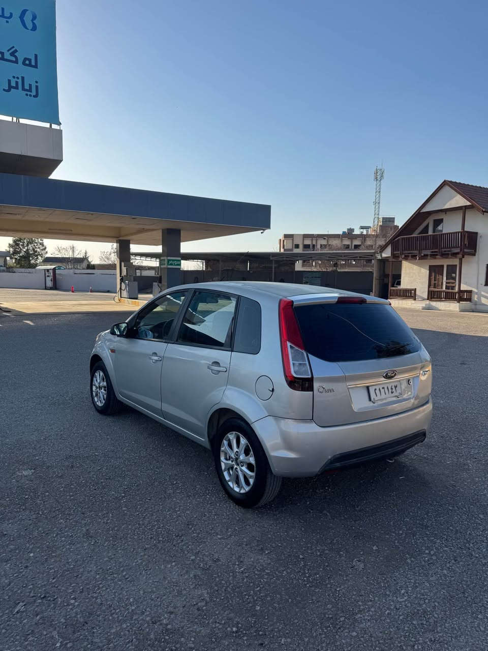 فورت فيكو ٢٠١٢ سه قفي كال بوه ته وه 
هه مو گياني كه پسه 
٤ پارچه ي هه يه بي ناو گرتن 

گير و مه كينه به شه رت
سه نه وي به سه ر چوه
به شه رتي ته حويل و غرامه
شوين سليماني
*********** Singapore
