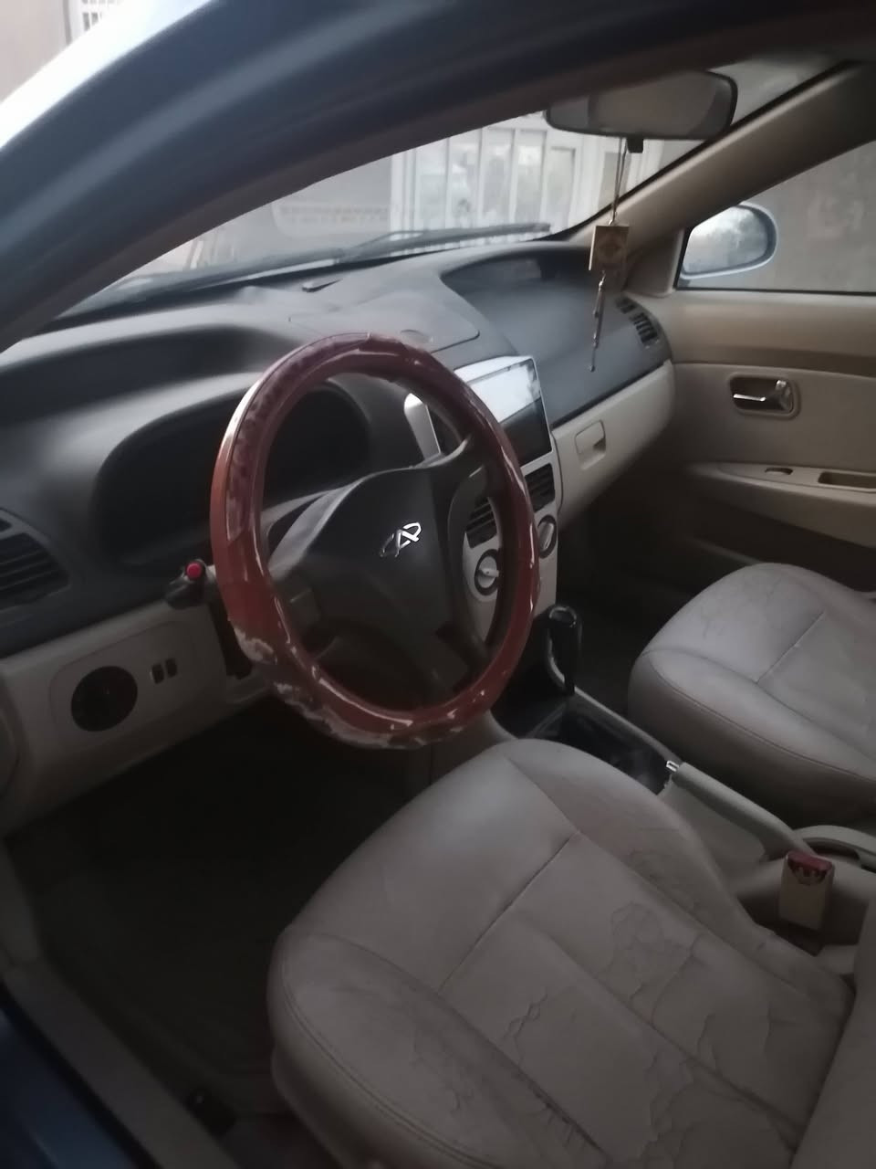 السلام عليكم فلاوين ٢٠١١ رقم دولي سنويه ٢٠٢٨ مالكه بديوانيه شرط المداور مكينه وكهربائيات وحداديه وتخم تاير وتبريد السياره. لايت زنون شاشه      جاهزه ٣٠ وبيه مجال للطيبين *********** الديوانيه الحمزه الشرقي
