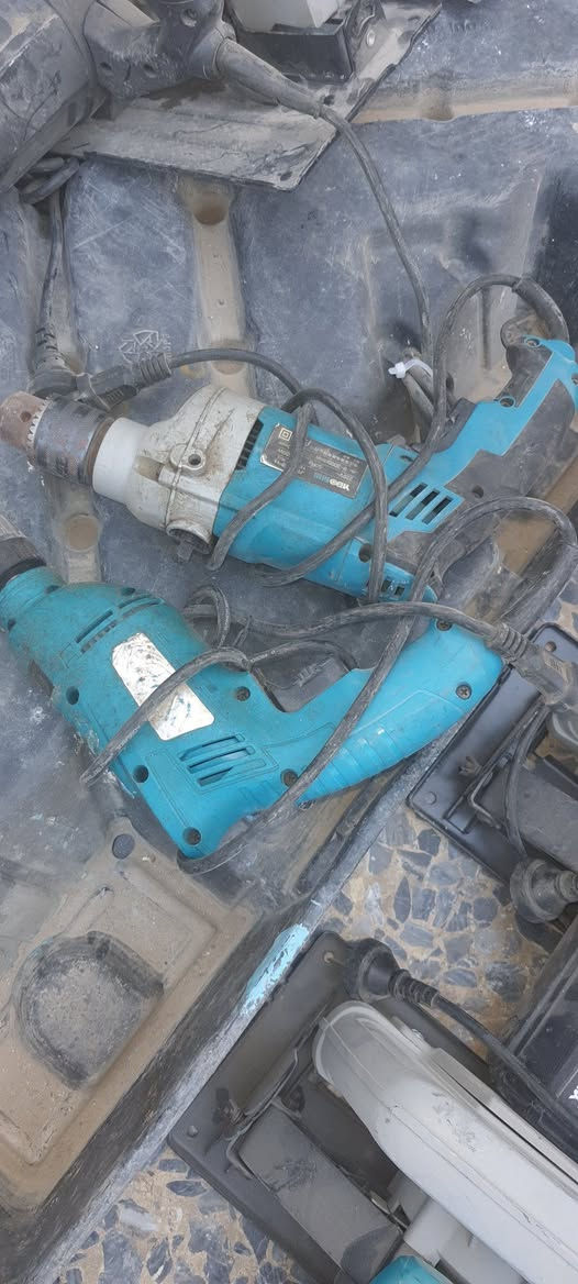 مجموعة عدد منشار قرصي حجم ١٠ وحجم اصغر مع دريلات همر عدد ٣ قطعه المجموع الكلي ٣١ قطعه ابيعه كلهن شلع شوف الفيديو بالمنشور للإستفسار الاتصال على الرقم *********** او على الخاص
