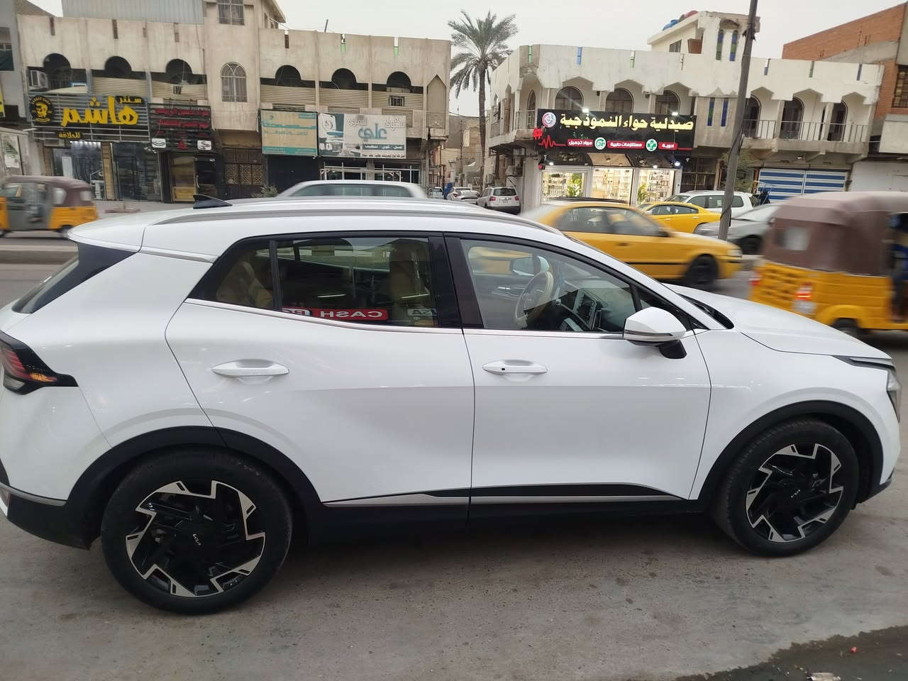 السلام عليكم سبورتج للبيع موديل24 ماشيه 19سياره جديده مكفوله من شخط لمكان شارع الربيعي زيونه *********** السعر 228
