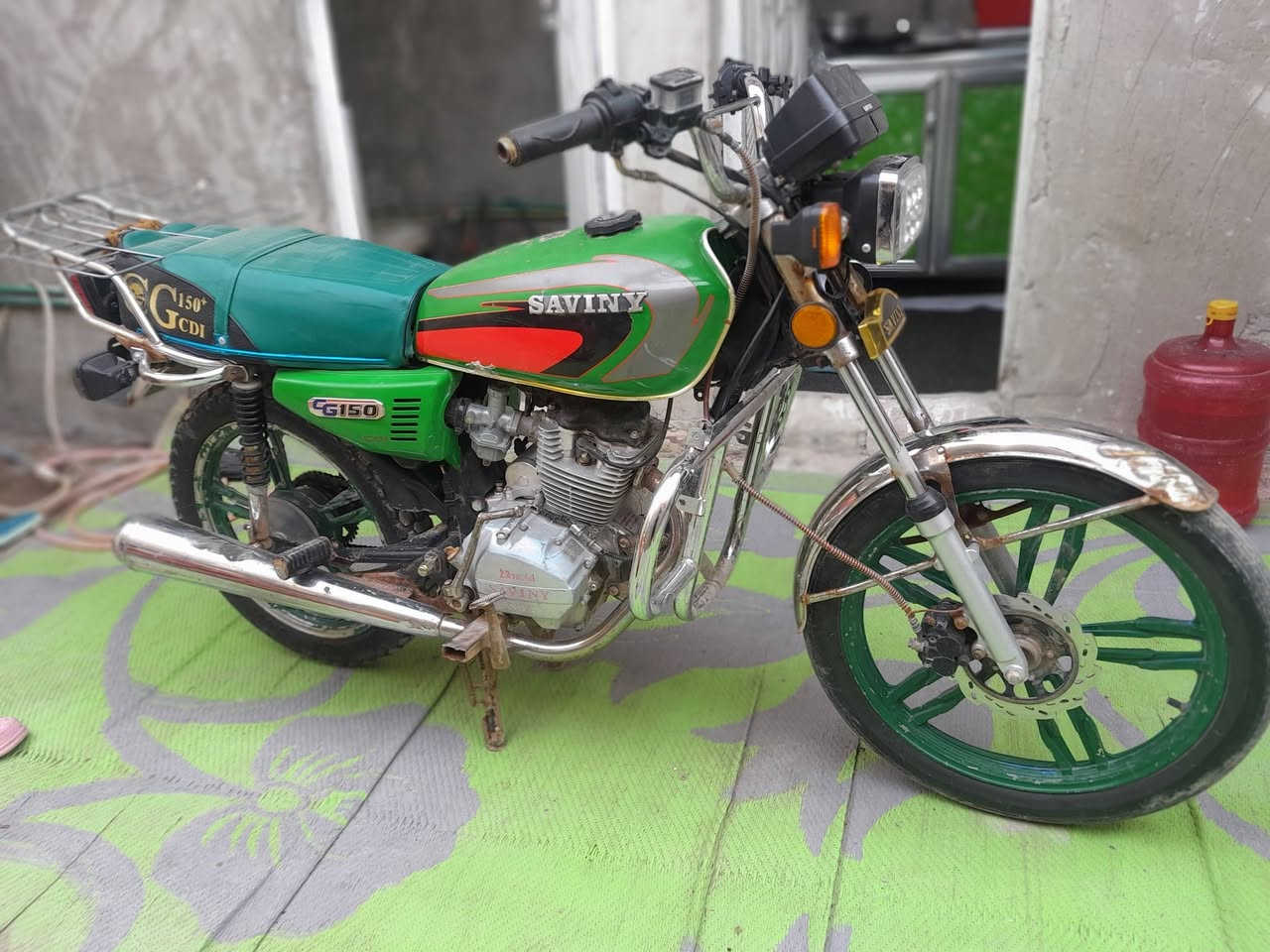 السلام عليكم 
إيراني  نظيفة وحلوه  جاهزة من كل شي بيها صندوق طلبات 
السعر 750 وبيها مجال 
بغداد الحبيبية الاستكشافات  ***********
