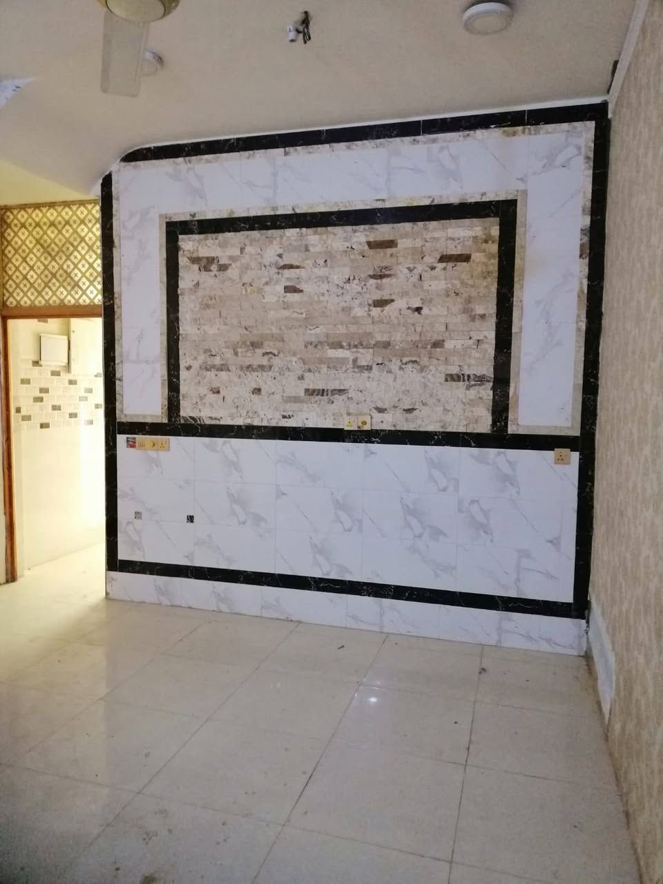 السلام عليكم بيت اجار شارع ابوطالب مقابيل حي شرطه مقابيل المدارس 
 ((٦٠ متر)) طابقين غرفتين بطابق ثاني وسويت ايجاره بشهر
(( 325 الف)) 
شارع ابو طالب 
@إشارة  
‏‪***********‬‏
