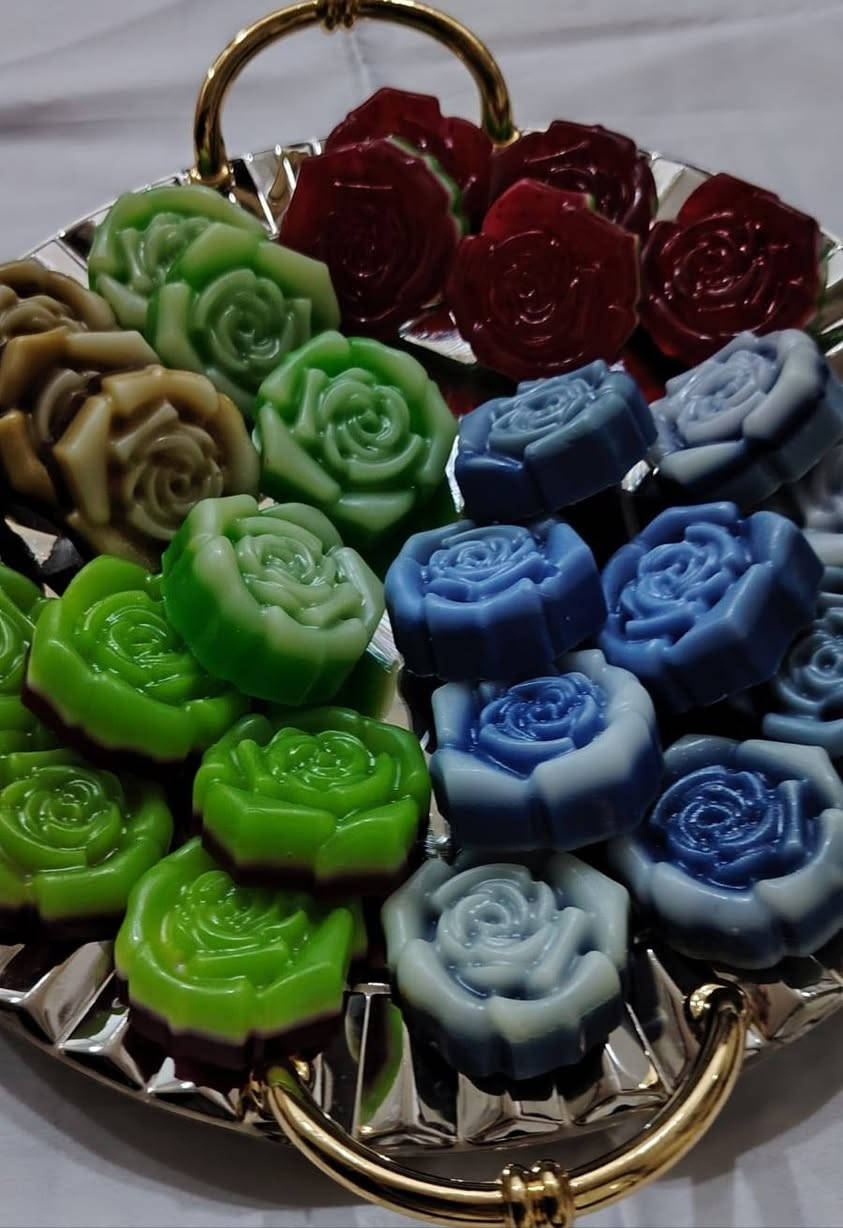 🌹 تشكيلة صابون طبيعي بروائح آسرة ولمسة فاخرة 🌹
اكتشفي جمال الطبيعة في كل قطعة... صابون يدوي بتصاميم الورود الأنيقة وألوان مميزة، يمنح بشرتك تنظيفًا لطيفًا ورائحة منعشة تدوم.
✨ مناسب للاستخدام اليومي والهدايا والتوزيعات. 🌿 مصنوع بعناية ليمنح بشرتك النعومة والانتعاش.
📲 للطلب والاستفسار عبر الواتساب: ***********
اطلبي الآن واستمتعي بجمال الطبيعة في كل غسلة. 🌸
