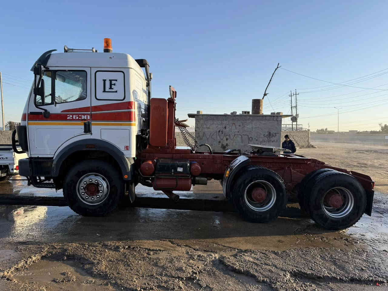 السلام عليكم كرواتي مديل 1993 اصل سنكل خلفي مجموعه جي اف كير قليج 155 مكينه ٨ سياره مكفوله كفاله عامه منظومه قلاب مربوطه صهريج سنويه 2027 جاهزه للعمل الاتصال *********** سياره متواجده بمعرض الهيثم بل تاجي
