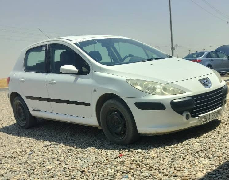 بيجو 307 / 2006
*لون أبيض 

*سنوية باسمي رقم كركوك لغاية 2030

* بطاقة بنزين كركوك

*مكينة مبدلة جديد بالشرط ما بيها أي خلل 

* حماوة 75 ثابت وويا التبريد تصعد 80

*تبريد ثلج .. كمبريسر جديد مبدل قبل اسبوع 

*كهربائيات على وضع الشركة وكلها شغالة 

*شفتات تحكم المسجل بلادي وضع شركة 

*مثبت سرعة

*گشرها حيل حلو ونظرتها حلوة 

*الگير بي عتة خفيفة لمن تكون السيارة باردة يعني اول ما تطلع ووراها ترجع طبيعية، عدا ذلك ما بيها أي عيب وجاهزة من كل شي. 

مكانها كركوك / الحويجة
تواصل مسنجر


**إذا كنت صاحب هذا الإعلان وتريد حذفه لأي سبب، رجاءا أرسل رسالة إلى الدعم الفني**