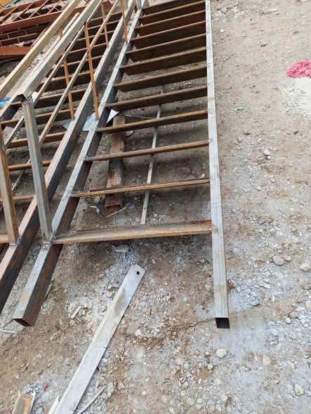 #للبيع ادروجه تفصال العرض  90 والارتفاع 4مترات ونص وياه محجر جهه وحده@  حديد ثقيل  مكاني  بغداد الغزاليه  ويوجد توصيل    ***********
***********
***********
