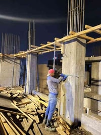 نجار صاحب القالب نشتغل بنايات بيوت رباطات اي عمل احنا برسم الخدمه مكان...