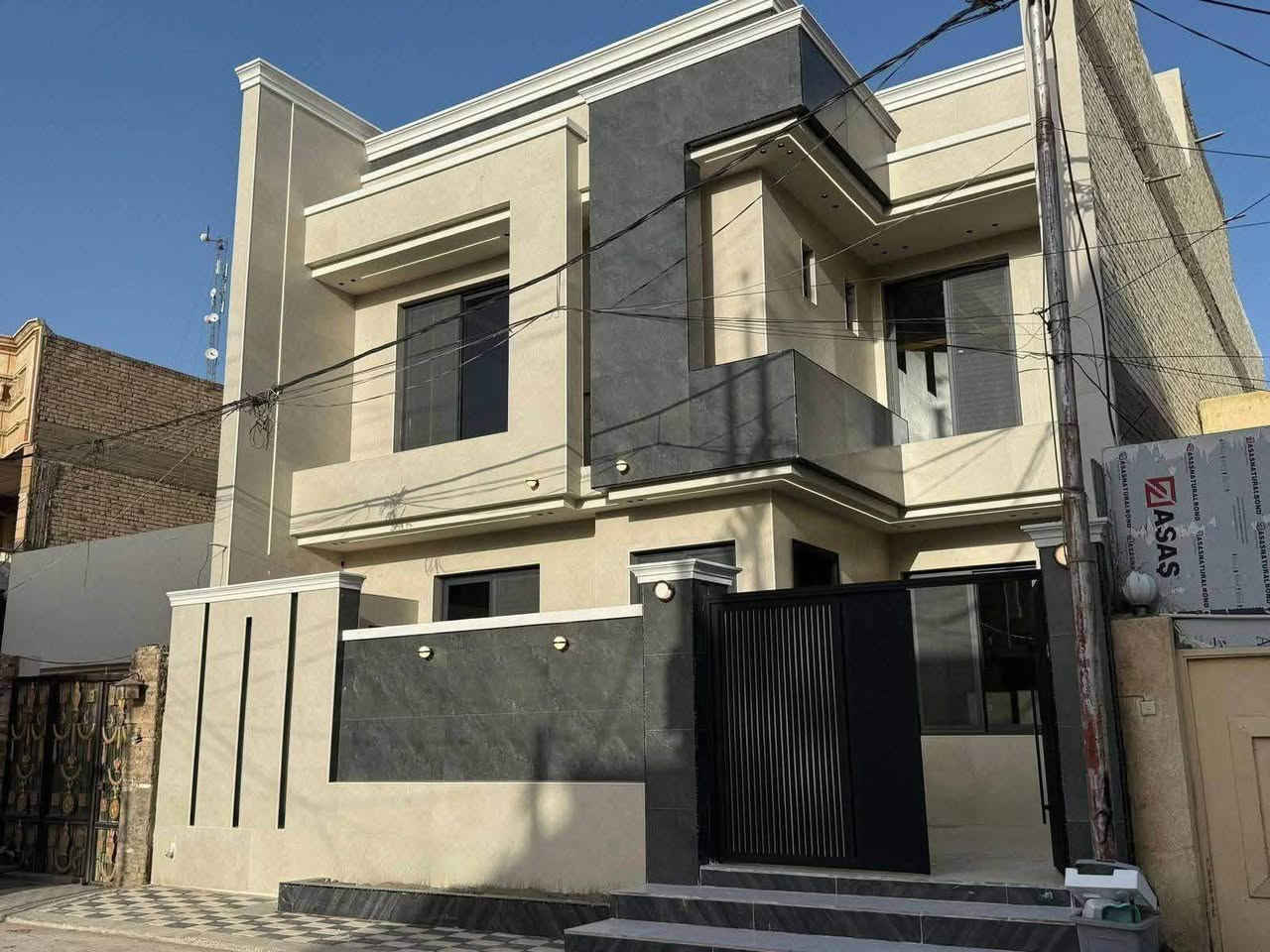 🧿اللهم صل ع محمد وال محمد🧿 
دار للبيع المساحة ٢٠٠متر. طابقين في حي الغري النجف الأشرف 
طابقين vip اربع غرف نوم مودرن 
موقع مميز وسعر مناسب 
للاستفسار مراجعة مكتب الدر أو الاتصال ع الأرقام المذكورة 

***********ابو عباس الجليحاوي 
يتوفر واتساب 
***********حسين الاعسم 
يتوفر واتساب 

#نستقبل_عروظكم_العقارية_في_كافة_احياء_النجف_الاشرف_اهلاً_وسهلاً النجف, العراق
