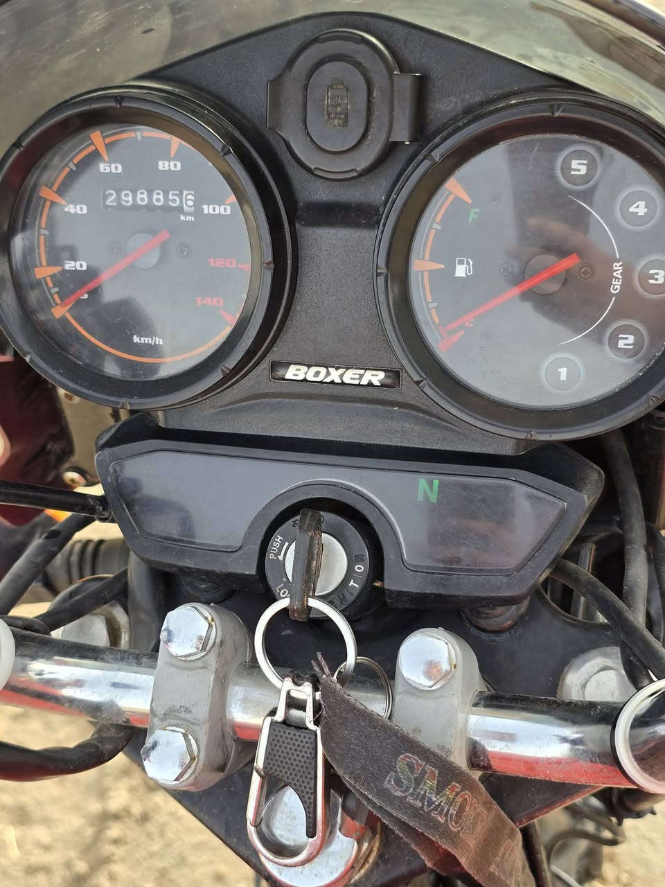 سلام عليكم مرخصت مدير الكروب دراجه بوكسر للبيع موديل 2021مرقم ديالى انكليزي بسمي احول ثاني يوم دراجه جديده المحرك مدل بي بس ولفات شركة وكلجلت شركة ول باقي مكفول من كلشي دراجه خير من الله السعر 2300.مليونين.وتلاثمية ول مو شراي خلي يعبر الفديو  عنوان الدراجه بغداد الفحامه غرب جزيرة بغداد السياحية الرقم للانتصال ***********
