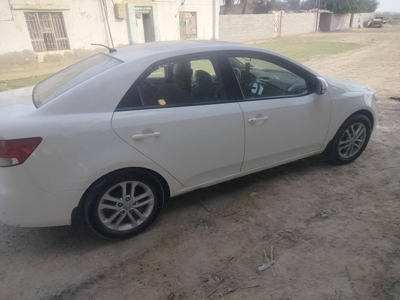 سلام عليكم سيراتو موديل 11خليجي  فول مواصفات ماعدا البصمه مري كهرباء شفط تحكم ستيرن حساسات رادار اشاير بل مري فتحه سقف مكينه لا تنقيص ولا تبخير ناعمه كير ست نمر تدفئه تبريد حداديه خير من الله السياره رقم انكليزي وما مطلوبه 1000دينار السياره بأاسمي  عامه تحويل بالاسم سعر117 وبيه مجال العنوان الناصريه شطره  للاستفسار الاتصال على الرقم التالي ***********
