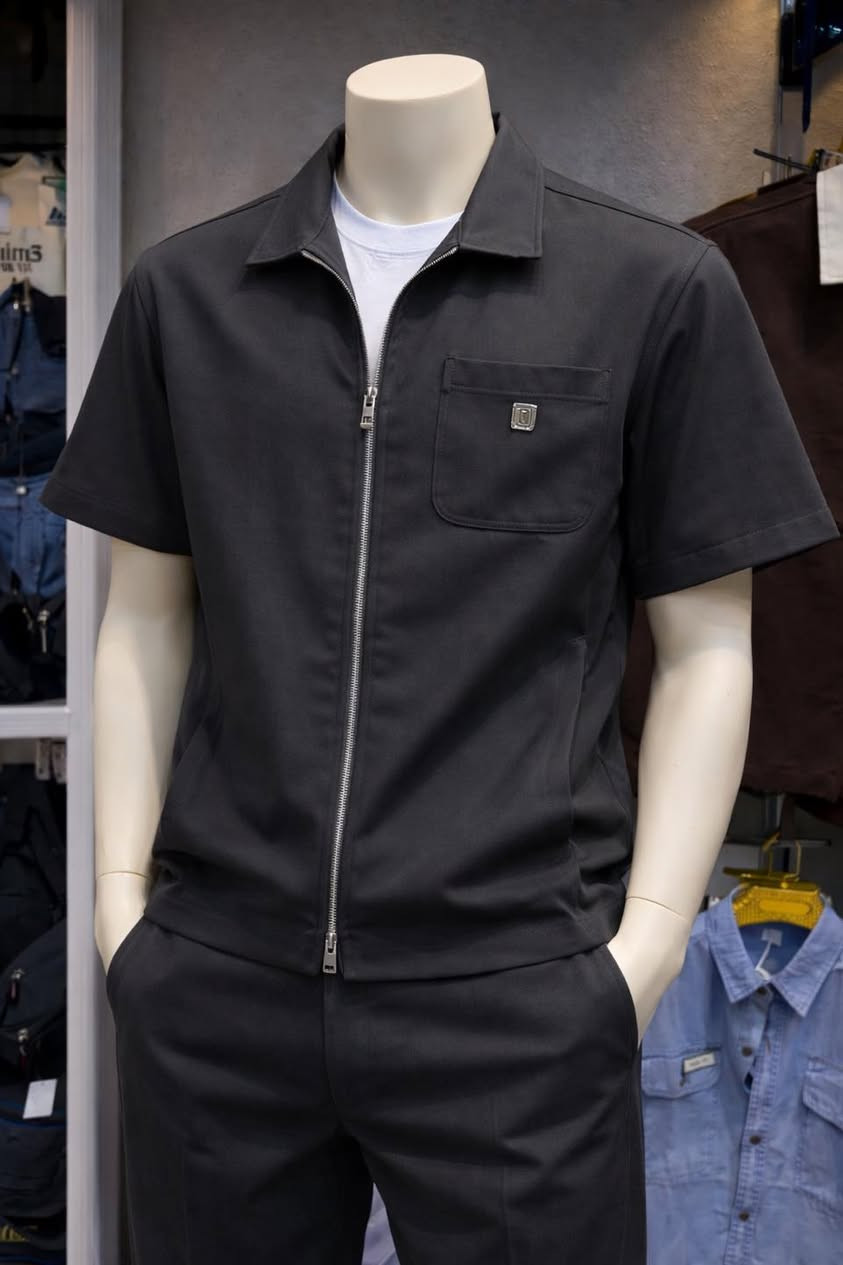 # بسم الله وعلى بركة الله 
🔥🔥توفر سوت رجالي ثلاث قطع اصلي درجة اولى قطعة العيد 😍✨
# اربع الوان رصاصي فاتح +رصاصي طوخ +جوزي +اسود


**إذا كنت صاحب هذا الإعلان وتريد حذفه لأي سبب، رجاءا أرسل رسالة إلى الدعم الفني**