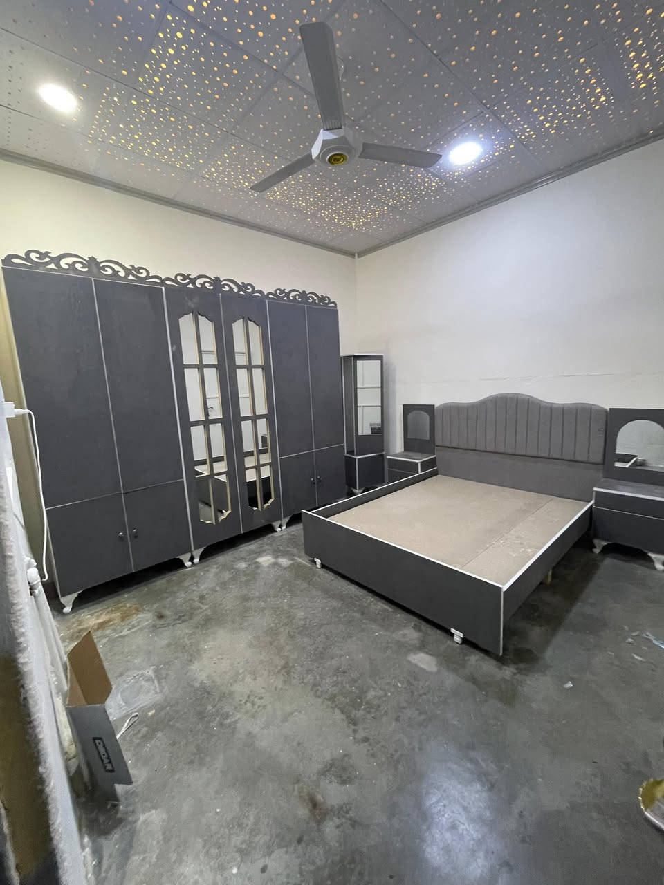 السلام عليكم
غرفة أخشاب تركي للبيع 
شرط بعدها جديده 
الموقع ناحية آشور قرية اسديرة سفلى 
للاستفسار وتساب ***********
