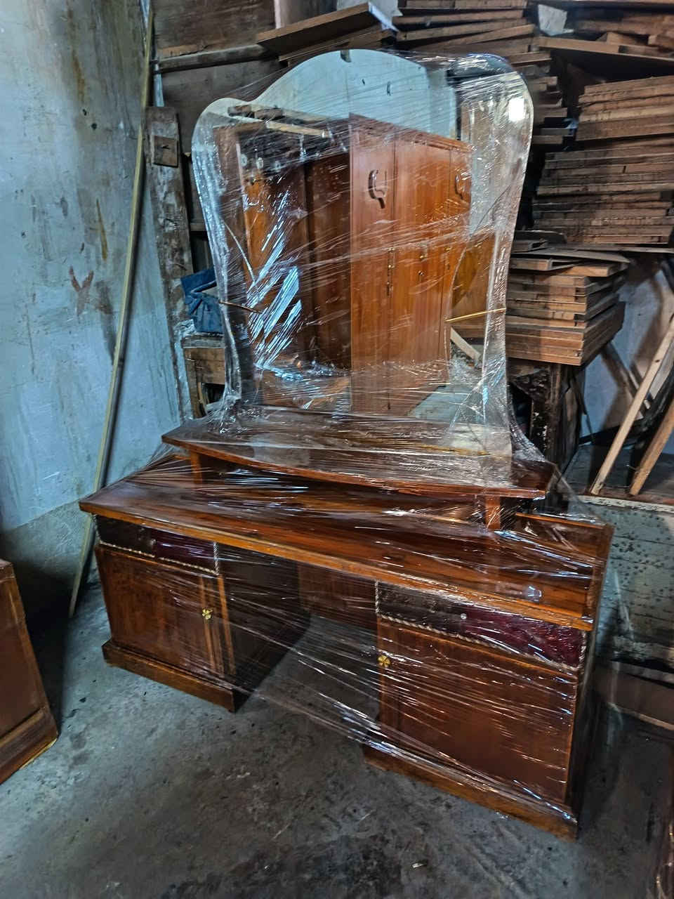 غرفه قنصور 4ابواب السعر 250 وبي مجال وهذا الرقم ***********
