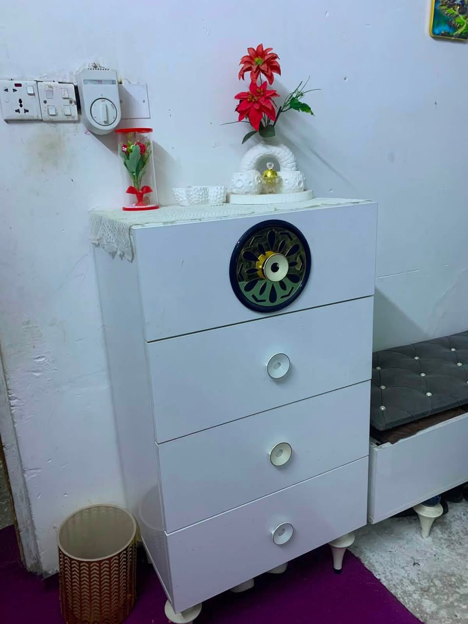 غرفه ١٠ قطع نضيفه السعر ٧٠٠ الف ولكونتر ٢٥٠ قفله مكان بغداد دوره حي الصحه ***********
