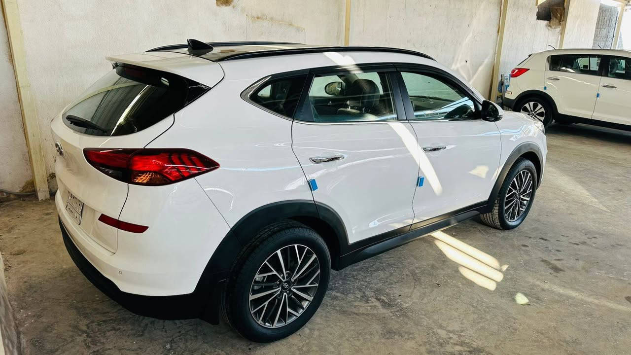 السلام عليكم توسان 2019 خليجي محرك 2000 دوش ماشيه 95 الف مكفوله من الصبغ والتبديل والفتحعدا بارد بسيط جدا  كير ومحرك ع وضع الشركه بصمه بانورما كشن كهرباء شاشه كامره فوول موصفات رقم بغداد مشروع وطني تحويل مباشر السعر 196 بيهه مجال مكاني بغداد اليوسفيه ***********
اتصال فقطططط
