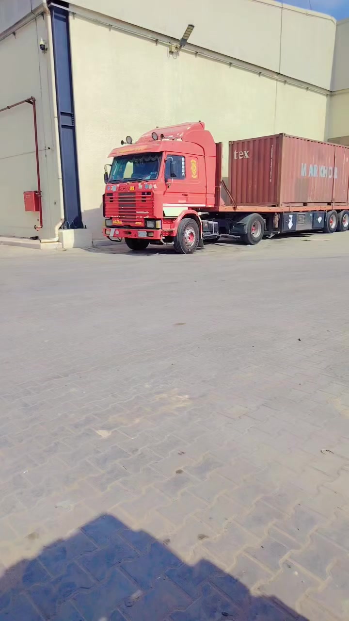 السلام عليكم سكانيا للبيع ١٤٣ بم كهربائي السياره مكفوله تخم تاير راس وعربانه العربانه مرسمه وراه رقم بغداد سنويه جديده جاهزه للشغل ١٧٠ وبيه مجال *********** مكان واسط صويره
