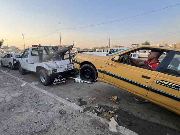 السلام عليكم للبيع كرين خاشوكه بهبهان 
موديل 1989
محرك 350 
كير عادي 5 نمر 
رقم بصره انكليزي الجديد هزه وتحويل جديد 
راعيها بغداد 
سياره جاهزه للعمل سعره 27 ورقه 
مكاني بغداد شهداء السيدية 
للاتصال ***********
لبلسنوية كرين
