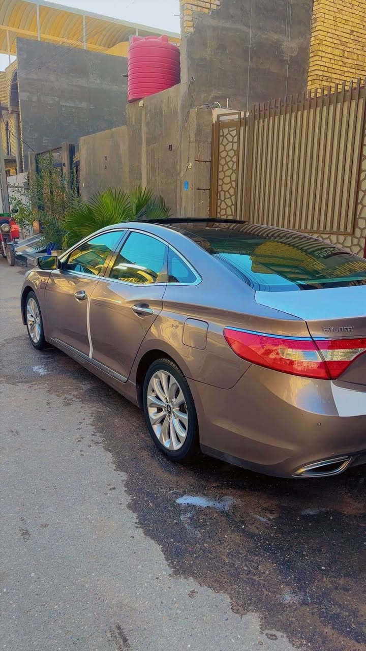 سلام عليكم
ازيرا 2012  vip فول مواصفات 
خليجي 
السياره بيها  ٣ قطع صبغ فقط أثر شخوط بدون حادث الباقي كله كفالة 
السيارة ابسمي تحويل ثاني يوم
المواصفات: 
محرك 3.0
بصمة أبواب 
أنار ترحيب بالمري
بانورما 
بصمة
كشنات جلد + تدفئة 
تحكم ستيرن كامل 
شاشه 
مري شفط 
السياره مزودة بمنظومة غاز
الحدادةالسياره كلها جديده 
تبريد تدفئة جديد
تخم تاير جديد 
الهزه قبل سبوعين والسنويه 2031
السيارة جاهزه ما بيها كل نقص 
رقم السياره بغداد تحويل ثاني يوم . 
السعر ( 122 ) وبيها مجال 
الرقم الهاتف  (***********)
مكاني البصرة
