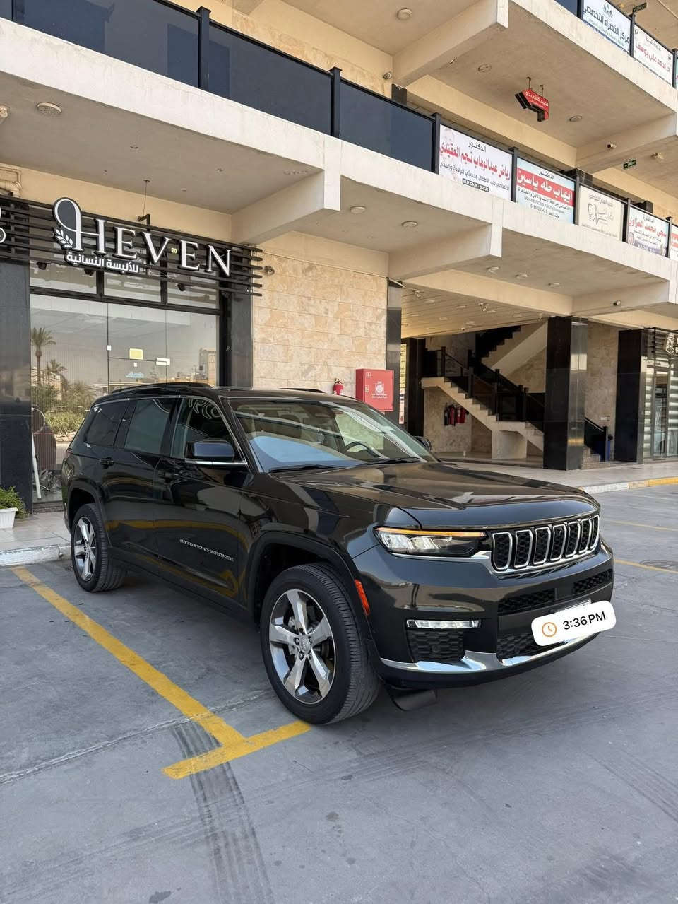 السلام وعليكم
للبيع2024 Jeep Grand Cherokee L Limited
جيب ليمتد بلاص يعني فول ١ على ١
رقم بغداد الجديد
بأسمي تحويل ثاني يوم
لون اسود كذاب  
ماشية 28000 

المواصفات:-
بصمة تشغيل 
بصمة ابواب وصندوق
ثلاث شاشات بالدشبول 
تشغيل عن بعد 
بانراما 
كشنات Vib منفصل 
كشنات تدفئة تبريد 
تبريد منفصل ثلاث قطع
شاشة جبيرة
كير ماوس 
درايف مود 
انظمة قيادة
وتحكم بالقيادة
صندوق كهرباء
كشنات جلد لون بيجي 
كشنات كهرباء
كشن خزن ميموري
سستم صوت ALBINE
نقط عمياء
رادار امامي
رادار جوانب
تحديد مسار 
وقوف ذاتي
حساسات امامي خلفي 
مراية وسطية كامرة
٥كامرات ٣٦٠
هند بريك دكمة
تحكم استيرن
هيتر استيرن
شفتات استيرن
 منافذ تايب سي
لايتات زينون 
لدات امامي
بكلايت لد 
سبير منازل
جام اوتو
ويل كب كروم 

السيارة بيهة صبغ بنيد وجاملغ
بدون دواخل شرط الفحص 
السيارة جاهزة بدون اي نقص   
اي استفسارت تعال خاص او اتصل
***********
عنوان بغداد
حي الخضراء
