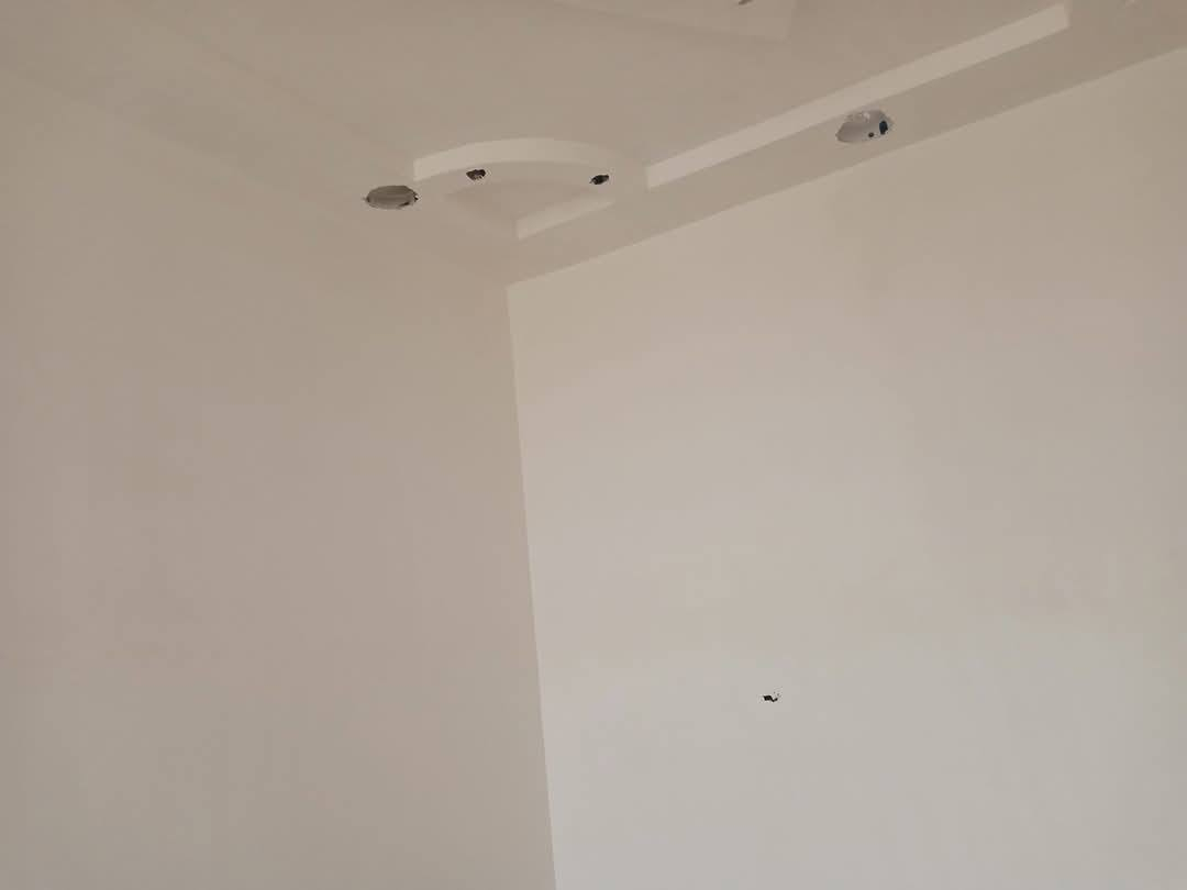 اني عدي كادر خلفات لبخ وبياض وجص شغل درجه وله بيه وساب***********
