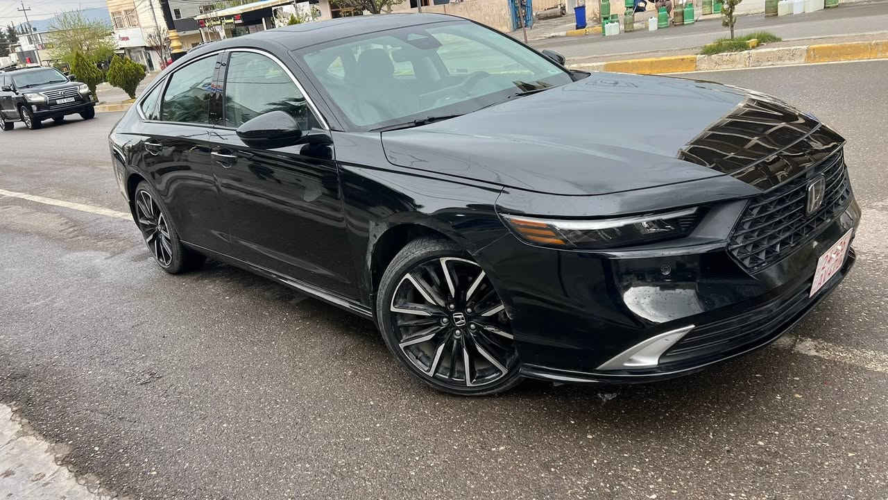 للبيع – هوندا اکورد هایبرید اعلی فئە تورنك ٢٠٢٤ 🔥🔥
                               Honda Accord Hybrid Touring 2024
ماشیە ٣٦ الف مایل 
مرقمە اربیل جاهز
لون اسود 🔥🔥🔥🔥

• محرك هايبرد 2.0 لتر اقتصادي جداً بالوقود

📄 تفاصيل السيارة:
• ارباكـات راجعة سيستم 
• السيارة بها الجاملخ الأمامي الأيمن صبغ فقط بدون دواخل
رقم شاصی 1HGCY2F88RA055545
📞 للمزيد من المعلومات:
***********
واتساب موجود
