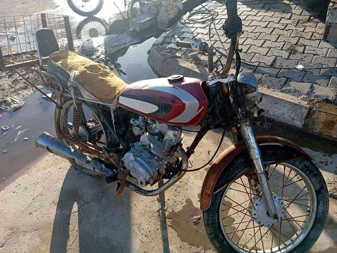 ماطور للبيع  سعر 100الف بي مجال  قليل شغال كل عيب مابي موديال ٢٠١٧ بس يحتاج جوب خلفي فقط
اتصال ‏‪0770 204 3631‬‏
