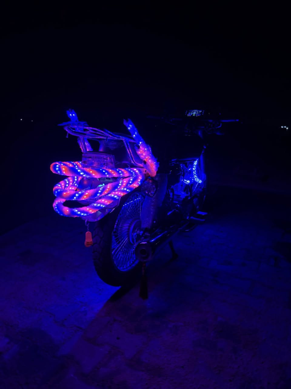 السلام عليكم
للبيع دراجه سونك تايكر 2025
محرك 125 الدراجه نضيفه مثل ماموضح بلصور ماشيه 1175
الدراجه مزوده ك شكل 
مكاني بغداد الراشديه
رقمي ***********
سعره 1100 وبيه مجال ،
