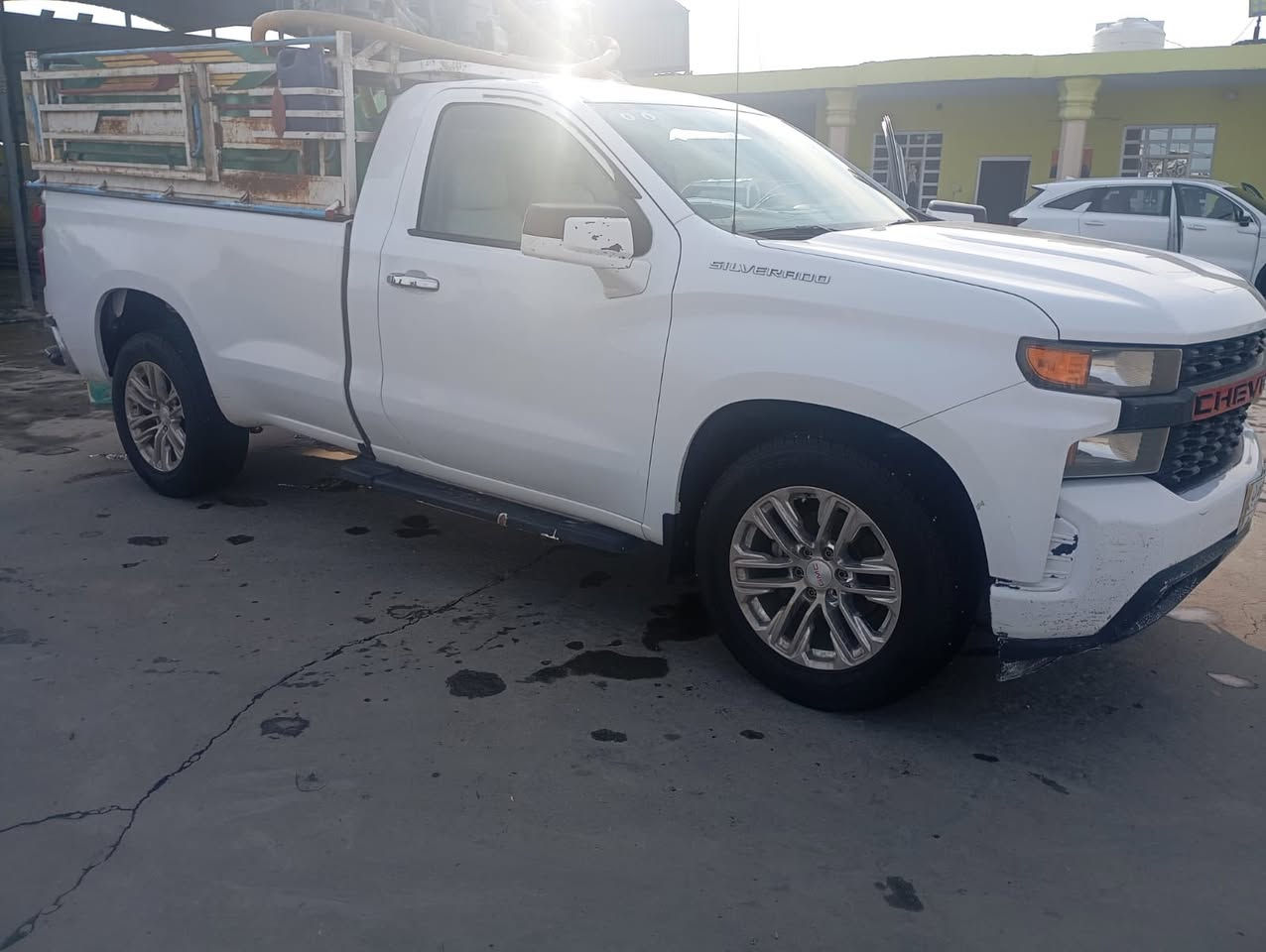 سلام عليكم
للبيع سلفرادو 2020 
مكينه 8V بدي طويل 
حادثها جاملغ خلفي طخه خفيف يعني ماوصل للشاصي 
بجم كبس 
مكينه و كير مكفول 
حدايه و تايرات جديده السيارة كلشي ما تصرف عليها كامله من كلشي 
السعر 180$ 
السياره انضف من الصور 
 # للاستفسار اكثر *********** واتساب او اتصال ما متواجد فيس
