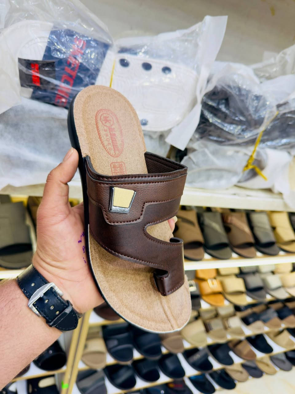 تنزيلات.. جملة فقط لايوجد مفرد.. انسب الأسعار 
شحاطة رجالي ولادي طفل درجة اولى. تركي 
سعر الدرزن الرجالي 32 الف.. 
قياس 40 الى 45.. 
سعر الدرزن الولادي 27 الف. فقط كف
قياس 30 الى 35.. 
سعر الدرزن الطفل 27 الف.. 
قياس 24 الى 29... 
🚛يوجد توصيل لجميع المحافظات.


**إذا كنت صاحب هذا الإعلان وتريد حذفه لأي سبب، رجاءا أرسل رسالة إلى الدعم الفني**