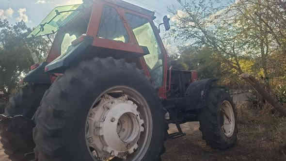 السلام عليكم للبيع تركتر فيات 140-90 دخول جديد غير مشتغل بالعراق  منفيس  اكسن بارز/تكمة عريضة /  كير صفحة/طخم ويل برماخ  . العنوان موصل لمزيد من التفاصيل   الاتصال على *********** /*********** او واتساب
