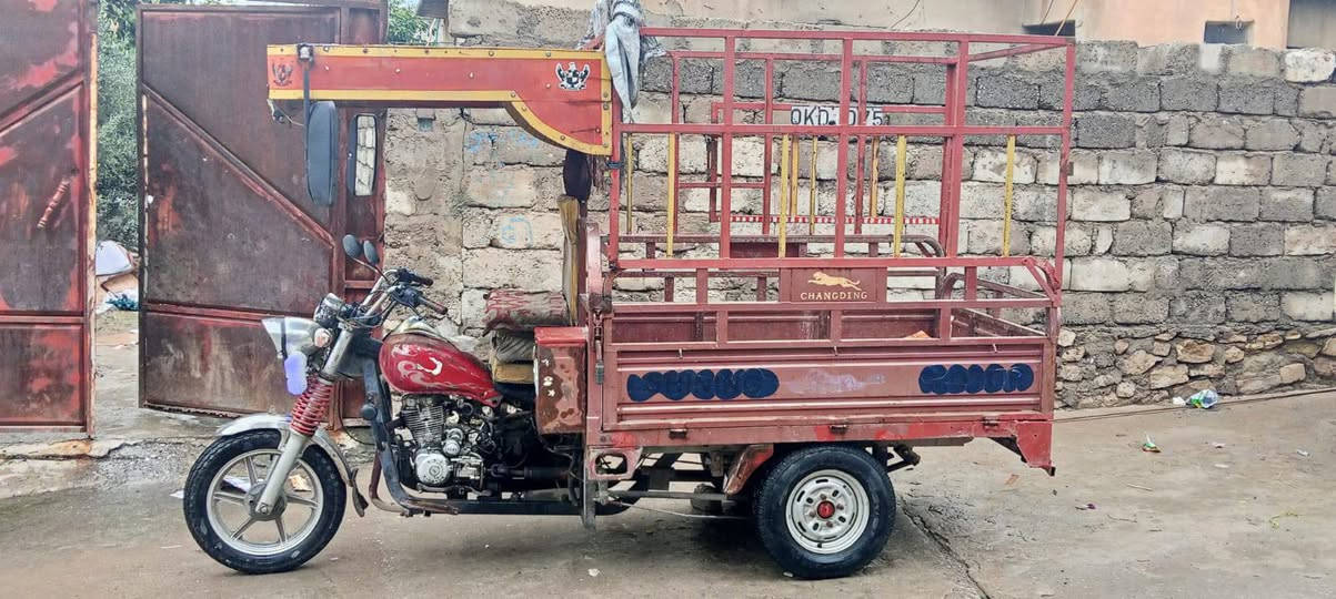 السلام عليكم 
ستوته للبيع 2017
مرقمه سنويه باسمي 
نظيفه سعرها مليونين وبيها مجال
مكاني موصل الايمن
اتصل وتدلل ***********
