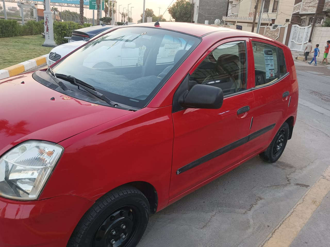 السلام عليكم
للبيع سيارة نوع كيا بيكانتو موديل 2006
كير اوتوماتيك كير ومكينة نضاف جداً 
تبريد شغال ثلج كهربائيات كلها شغالة وعلى وضع الشركة 
تايرات جدد السيارة وارد خليجي يعني بدون اي حادث 
السيارة جديدة بالخير لتكون من نصيبة 
السيارة بأسمي وشرط التحويل هزة وارقام جدد 
مكاني بغداد الغزالية والسعر 64 بيها مجال بسيط 
***********
