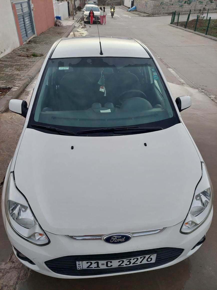 فورد فيگو موديل 2015 
135هةزار روشتوة بةشةرتي گيرو مةكينة 
سةيارةيةكي زور جوانو تندو تولة 
سةنةوي تا 2029 تازةية 
سونةرم داناوة 
نرخ 88 معامةلة 
*********** السليمانية, العراق
