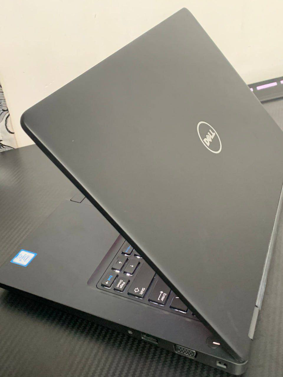 لابتوب للبيع ( Dell 5490 )
‏
‏سريع وقوي ،  مناسب للدراسة والبحوث والتصميم والمونتاج،  وايضا قوي ويشغلك اللعاب بسلاسة وفريمات عالية 🩵 
‏نظافته 100% 
‏
‏المعالج / Core i5 7440 - فئة (HQ) اقوه فئة 
‏كرت شاشة خارجي /Nvidia Geforce MX930 2GB 
‏كرت شاشة داخلي / Intel HD 630 4GB 
‏الرام / 8GB DDR4  
‏التخزين / 256GB SSD
‏شاشة دقة عالية / 14.1 INCH FHD SCREEN
‏
‏ملحقاته كاملة بعد
‏حقيبة خاصة
‏شاحنته الاصلية
‏ماوس
‏ماوس باد
‏
‏سعر بـ 285 الف نهايته 🩵🩵🩵
‏وضمان 10 ايام استبدال في حال وجود اي خلل او مشكلة
‏
‏يتوفر عندي توصيل 
‏راسلني ماسنجر 
‏واتساب/ ***********
